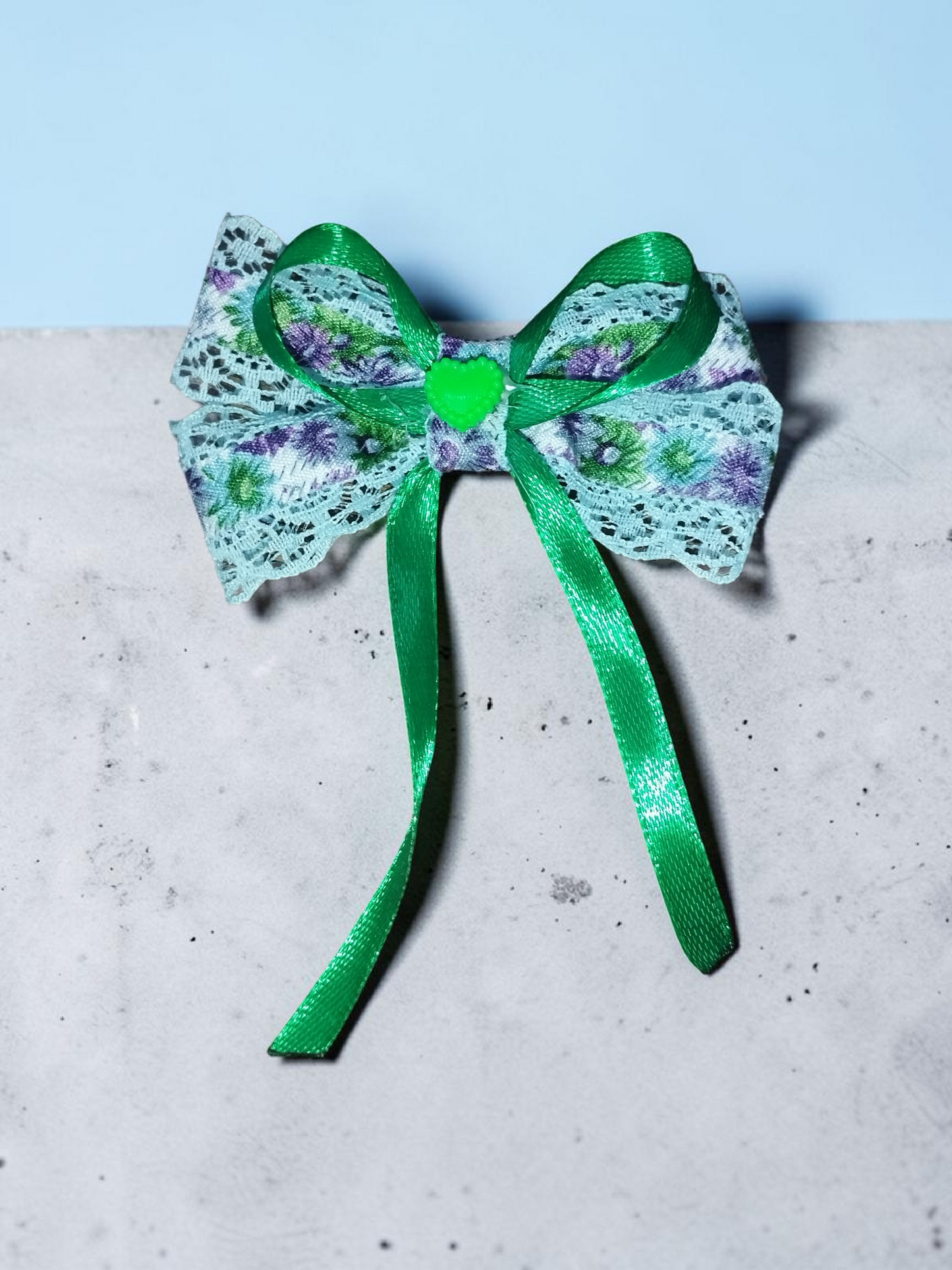 Green Bow Clip